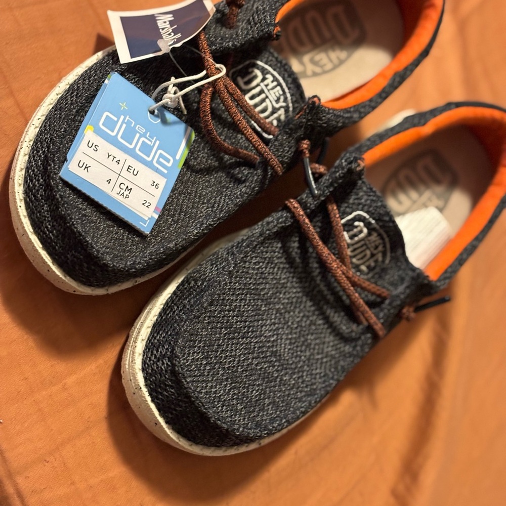 New big boys size 4 hey dudes